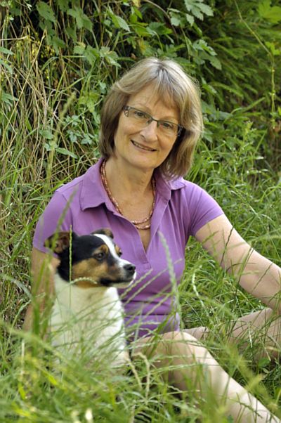 kerstin geil - mit-hund-sitzend